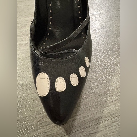 Vintage YSL Heels - Picture 2 of 10